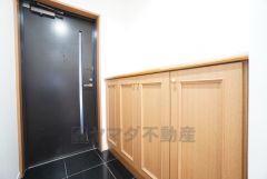 ご家族の靴をスッキリと片付けられるシューズボックス付きの玄関です＾＾スッキリと片付いた玄関は気持ちがいいです。