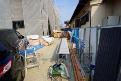 新築戸建。カースペース2台。マイカー用に、お客さま用に、余裕を持ってご利用いただけます。