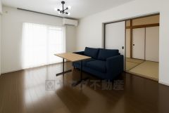 家族が集まる開放的なリビング。思い思いの時間を過ごしたり食事をしたり、素敵な団らんの場になりますね。CGによるイメージ画像