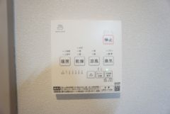 雨の日のお洗濯にも嬉しい浴室乾燥付き。換気機能付きなのでお風呂のカビ予防にもなります＾＾花粉やPM2.5対策としても活躍しそうですね。