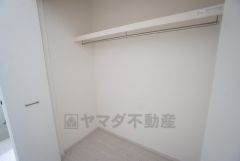 2階には廊下収納が設けられています＾＾共有スペースにあるので、非常時にもすぐ取り出せる防災グッズや備蓄品の収納などにおススメ＾＾ 