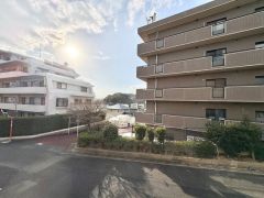 バルコニーからの眺望です。 閑静な住宅地で子育て世帯におススメの住環境です＾＾