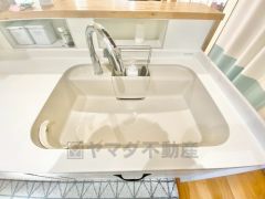 大きなお鍋も楽々洗える幅の広いシンクです＾＾