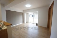 ご家族で団らんの時間を過ごすリビングダイニング。