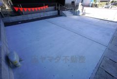 カースペースは並列2台分あります＾＾マイカー用に、お客さま用に、余裕を持ってご利用いただけます。