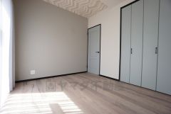 1階約5.24帖の洋室。たっぷり収納できるクローゼット付きでお部屋の中をすっきりと快適に保てます。