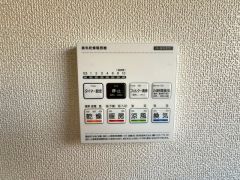 浴室暖房乾燥機には、暖房、乾燥、涼風、換気の4つの機能が付いています。タイマー付きです。換気・雨の日の洗濯も安心です＾＾
