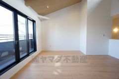 2階リビングは天井が高く、陽当たり良好の為、明るく開放感あふれる空間となっています＾＾