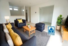 家族が集まる開放的なリビング。思い思いの時間を過ごしたり食事をしたり、素敵な団らんの場になりますね。CGによるイメージ画像