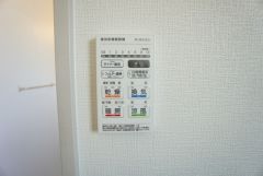 浴室暖房乾燥機には、暖房、乾燥、涼風、換気の4つの機能が付いています。タイマー付きです。換気・雨の日の洗濯も安心です＾＾