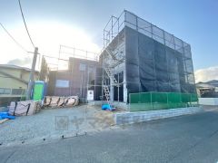 駐車スペースはゆとりある2台分を確保。マイカー用に、お客さま用に、余裕を持ってご利用いただけます＾＾ 