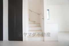 リビング階段は顔を合わせる時間が増えるので、ご家族とのコミュニケーションがとりやすく距離がグッと縮まりそうですね＾＾