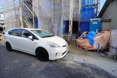 駐車スペースはゆとりある2台分を確保。マイカー用に、お客さま用に、余裕を持ってご利用いただけます。