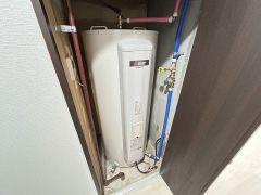 災害時の水対策。タンク内の水が非常用生活用水になる電気温水器完備。