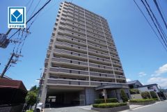  最寄りバス停まで徒歩4分。コンビニ・スーパー徒歩圏内なので日頃のお買い物もラクラクな周辺環境＾＾