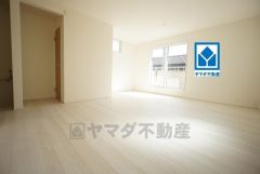 家族が集まる開放的なリビング。思い思いの時間を過ごしたり食事をしたり、素敵な団らんの場になりますね＾＾