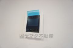 防犯はもちろん、セールスマン対策にもなるモニター付きインターホンです。