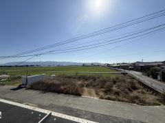目の前に日差しを遮る建物がないので、日当たり＆風通し良好です＾＾