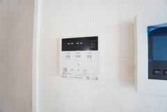 おいだき機能つきなのでお風呂に入る時間が異なるご家庭には嬉しいですね。ボタン一つで快適で便利な生活が＾＾