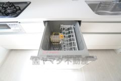 炊事時間を大幅に短縮できる食器洗浄乾燥機付き＾＾食器を洗う手間が減るので家族とのコミュニケーションの時間や自分の時間が増えますね＾＾