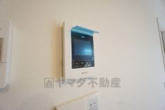 防犯はもちろん、セールスマン対策にもなるモニター付きインターホンです。お子さん1人での留守番時にも活躍しそうです。