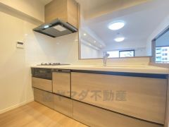 対面式キッチンなのでリビングにいるご家族とコミュニケーションを取りながら洗い物やお料理が楽しめそうですね＾＾