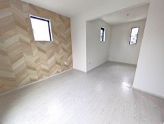 主寝室としてお使いいただけそうなこちらのお部屋は、日当たりが良く、爽やかな風を感じて起きる朝は、快適生活の始まりに。