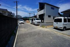 前面道路は南側約3.5ｍの私道に面しています。