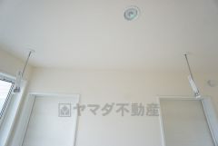 窓際に室内物干し付き＾＾雨の日や花粉の季節の洗濯も安心です＾＾