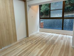 主寝室としてお使いいただけそうなこちらのお部屋は、日当たりが良く、爽やかな風を感じて起きる朝は、快適生活の始まりに。