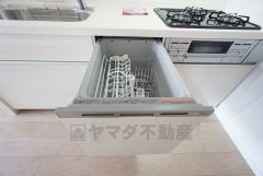 炊事時間を大幅に短縮できる食器洗浄乾燥機付き＾＾食器を洗う手間が減るので家族とのコミュニケーションの時間や自分の時間が増えますね。
