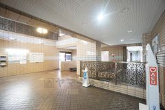 清掃の行き届いたきれいなエントランス。