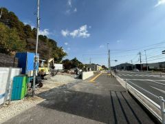 前面道路は南側約24.1ｍの公道に面しています＾＾