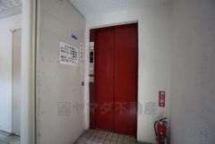 エレベーター完備。