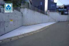 縦列で2台分確保しております＾＾ カーポートを設置するのもおススメです＾＾