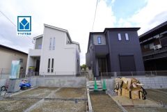 全2区画の新築戸建。左が1号棟。