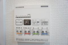 浴室暖房乾燥機には、暖房、乾燥、涼風、換気の4つの機能が付いています。タイマー付きです。換気・雨の日の洗濯も安心です＾＾