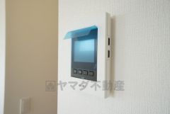 防犯はもちろん、セールスマン対策にもなるモニター付きインターホンです。お子さん1人での留守番時にも活躍しそうです。