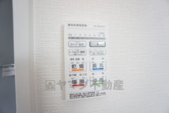 浴室暖房乾燥機には、暖房、乾燥、涼風、換気の4つの機能が付いています。タイマー付きです。換気・雨の日の洗濯も安心です＾＾