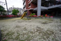 マンション敷地内にちょっとした遊具あり＾＾