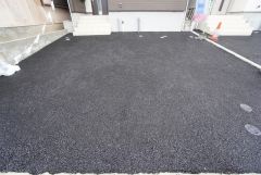 駐車スペースはゆとりある2台分を確保。マイカー用に、お客さま用に、余裕を持ってご利用いただけます。