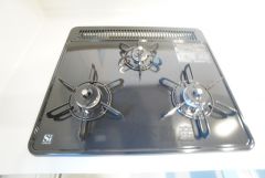 3種類の料理が同時に調理できる、3口ガスコンロ。忙しい夕食の支度時間が短縮できて効率よくお料理が楽しめます。