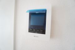 防犯性、セキュリティ対策に安心できるテレビモニター付きインターフォンです。セールスマン対策にもなり安心できます。
