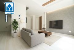 家具はイメージです。家族が集まる開放的なリビング。約16帖の大空間で毎日のお食事が楽しみです。思い思いの時間を過ごしたり、家族みんなで食事をしたり、素敵な団らんの場になりますね＾＾