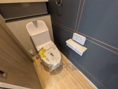 1階2階の2ヶ所にトイレがありますので、忙しい朝にも家族に気を使わず、ゆとりが生まれますね＾＾アクセントクロスでこだわりの空間＾＾