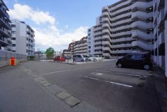 敷地内に平面・機械式駐車場あります＾＾ 月額（4，000～8，000円）最新の空き状況についてはお問い合わせください。