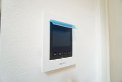 防犯性、セキュリティ対策に安心できるテレビモニター付きインターフォンです。セールスマン対策にもなり安心できます。