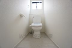 トイレは1階と2階それぞれに設けられています。