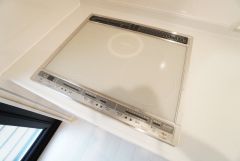 お手入れのしやすいIHクッキングヒーターです。3口コンロなので、効率よくお料理が楽しめます。毎日のお料理も楽しくなりますね＾＾