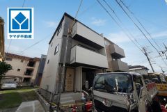 スーパーやコンビニなども近く周辺環境充実。快適でゆとりのある生活空間で新生活を始めましょう^^